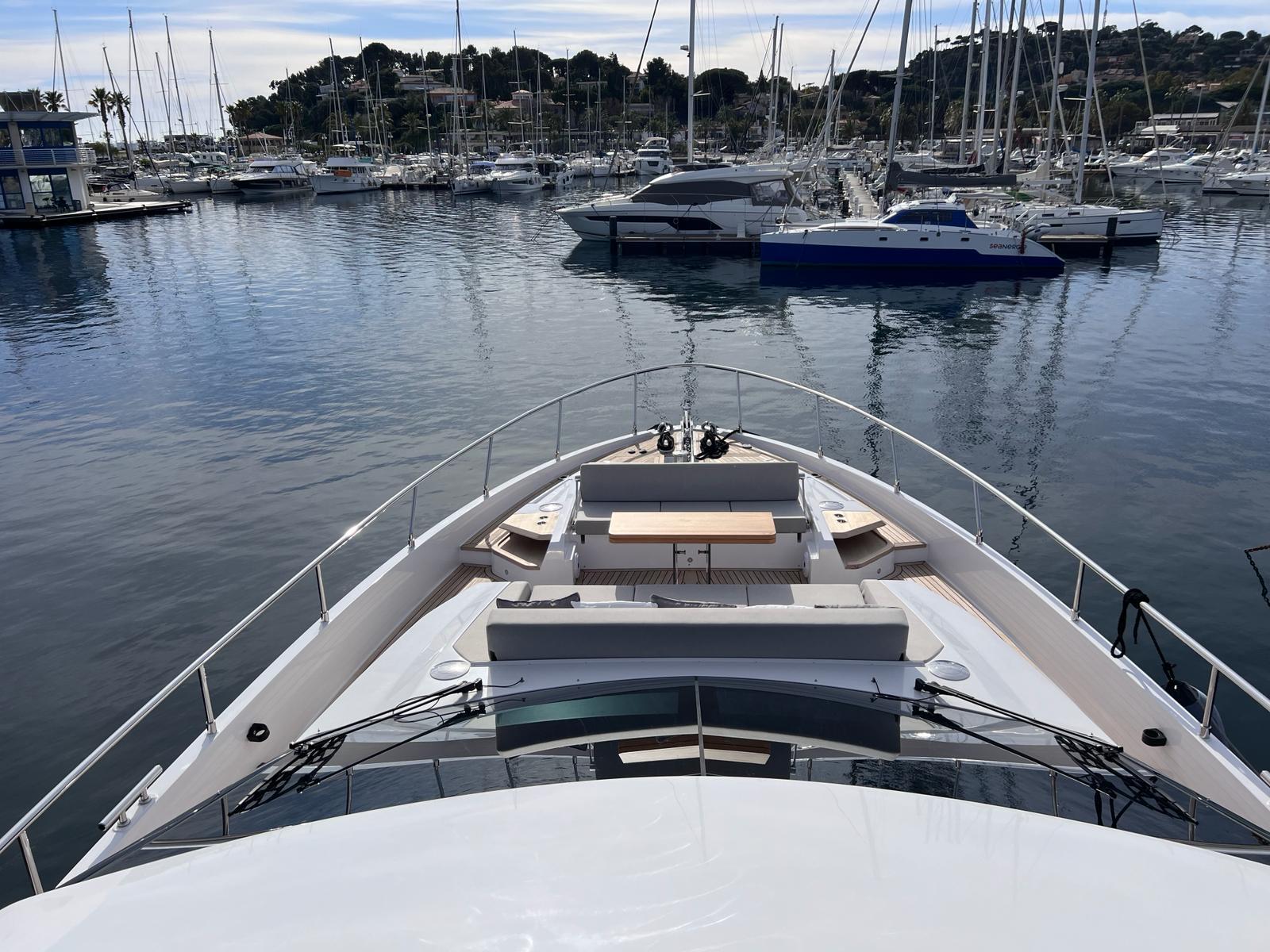 2022 FERRETTI YACHTS 720 